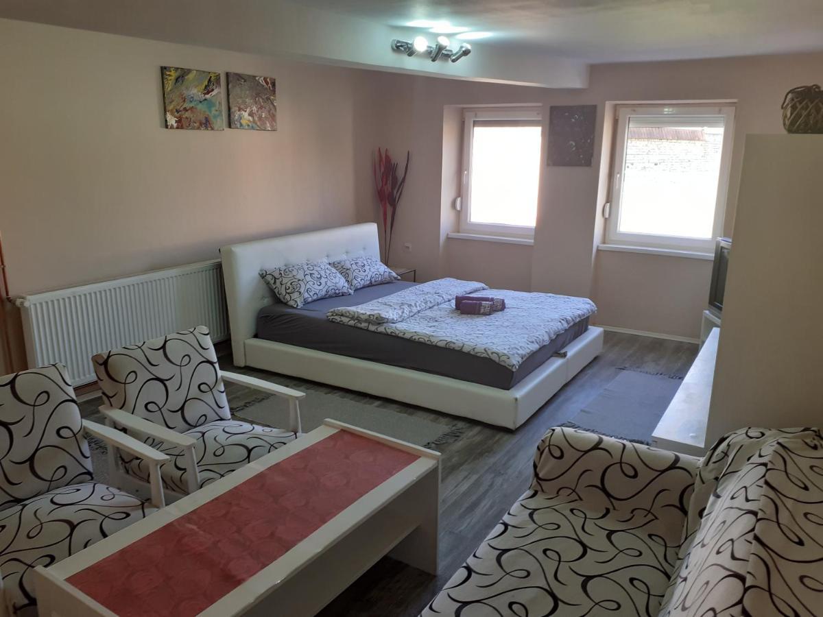 Mega Apartment Subotica Dış mekan fotoğraf